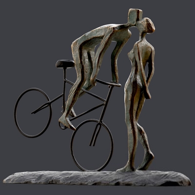 现代抽象人物雕塑自行车雕塑